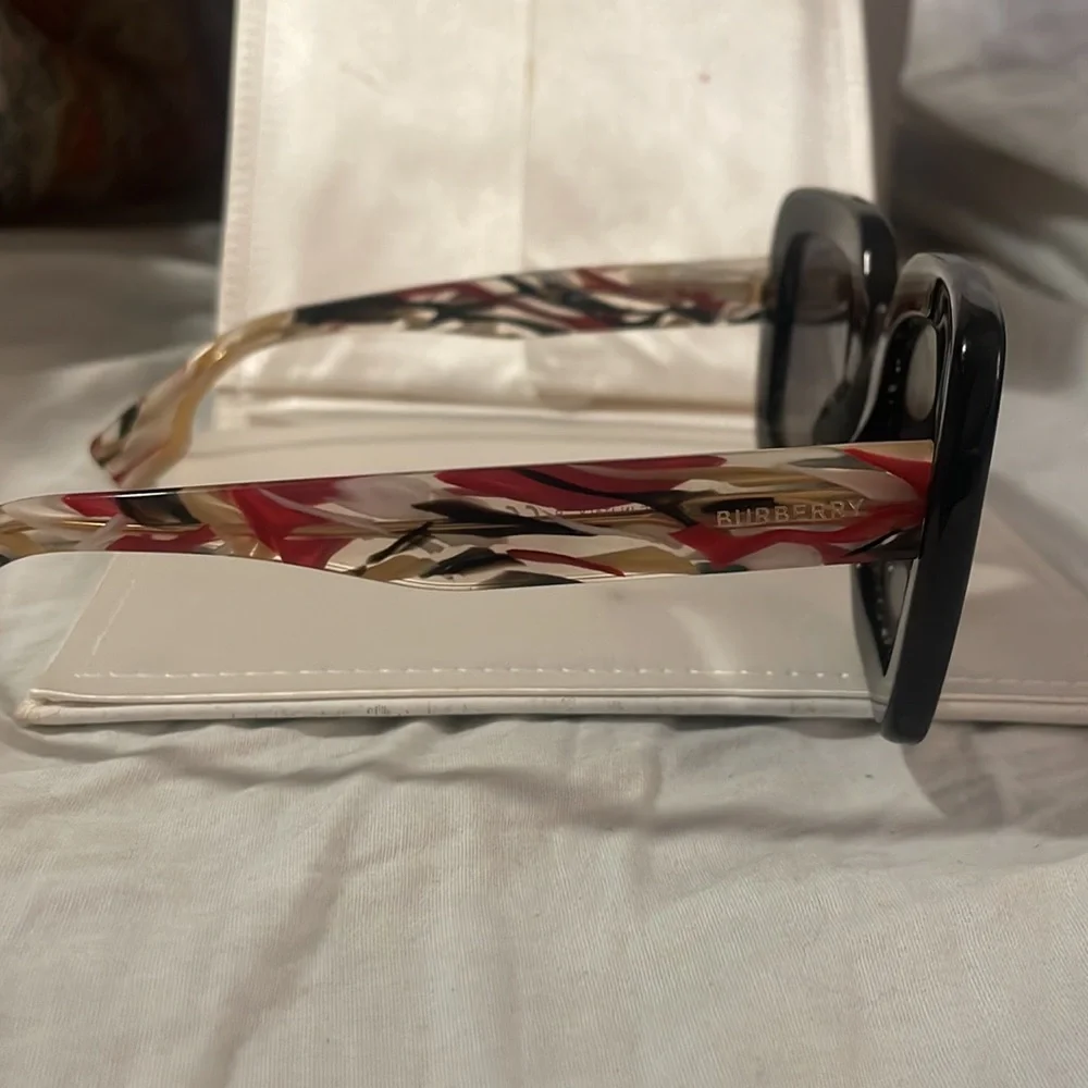 Authentic Burberry sunglasses. B 4284 3803/13 520022. Black square glasses - Picture 2 of 7